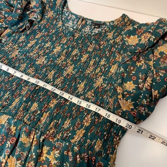 Torrid Peplum Crinkle Gauze Smocked Floral Blouse Size 3 - Picture 8 of 8